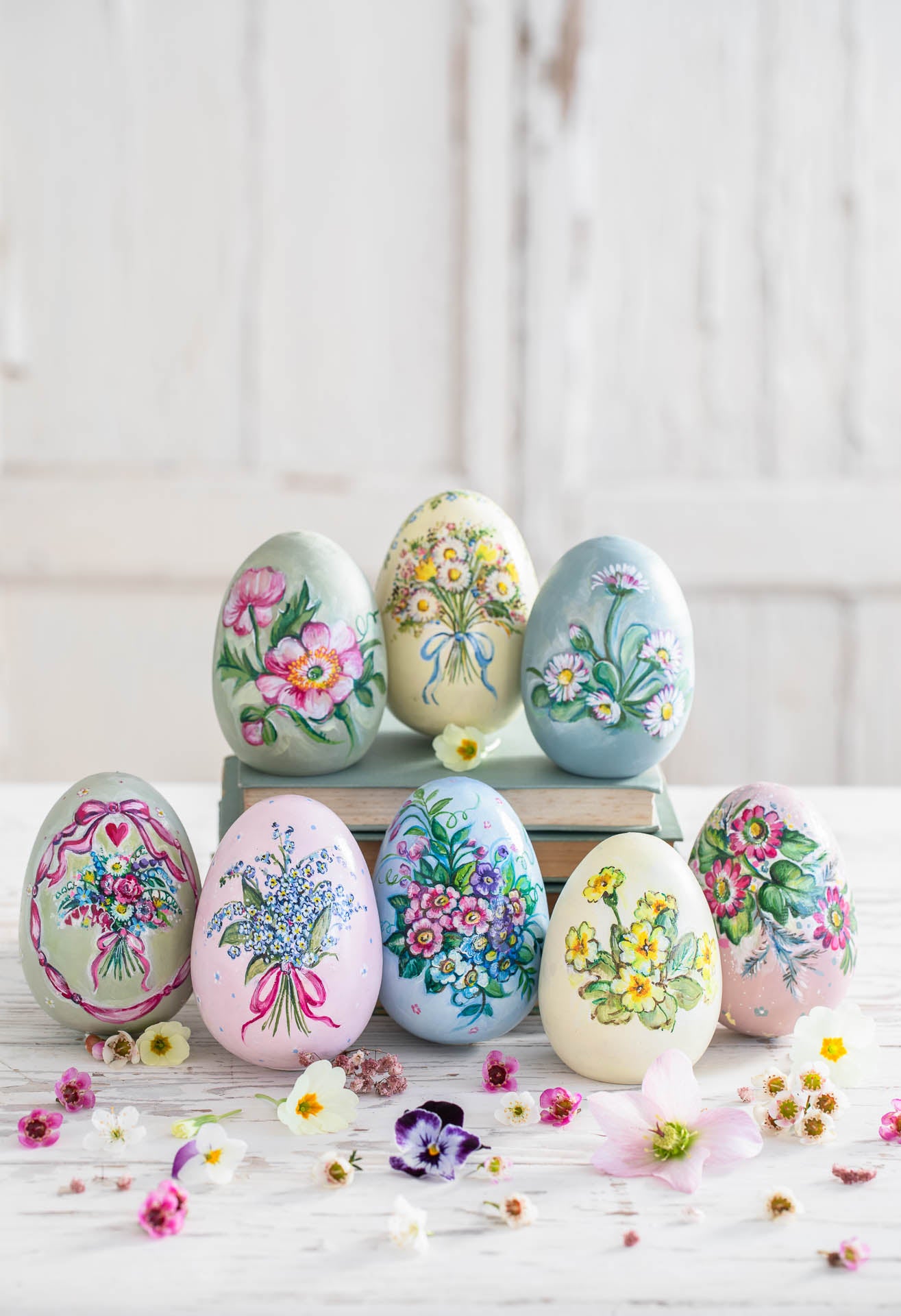 Large Hand Painted Wooden Heirloom Easter Egg ~ Daisy Posy
