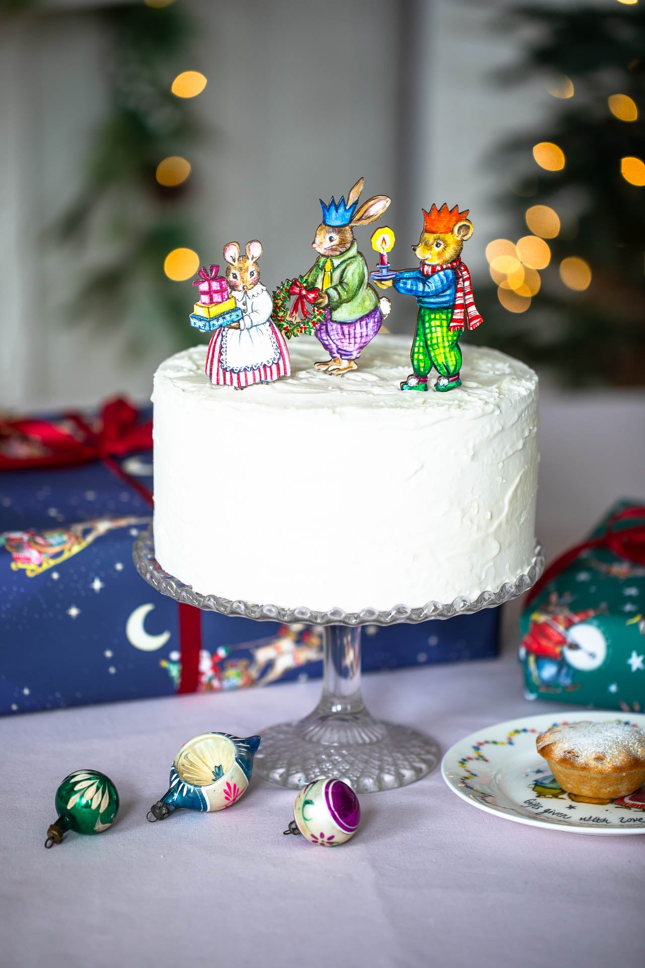 Mrs Mouse with Gifts ~ Wooden Cake Topper