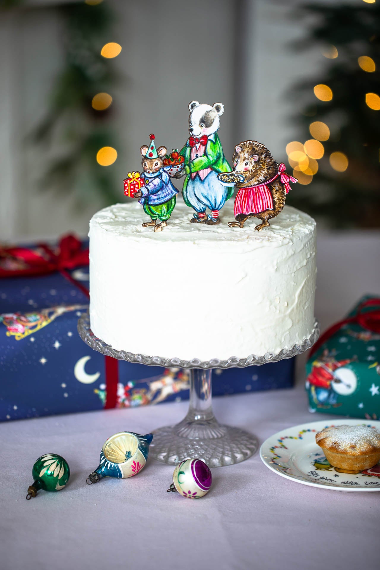 Mrs Hedgehog with Mince Pies ~ Wooden Cake Topper
