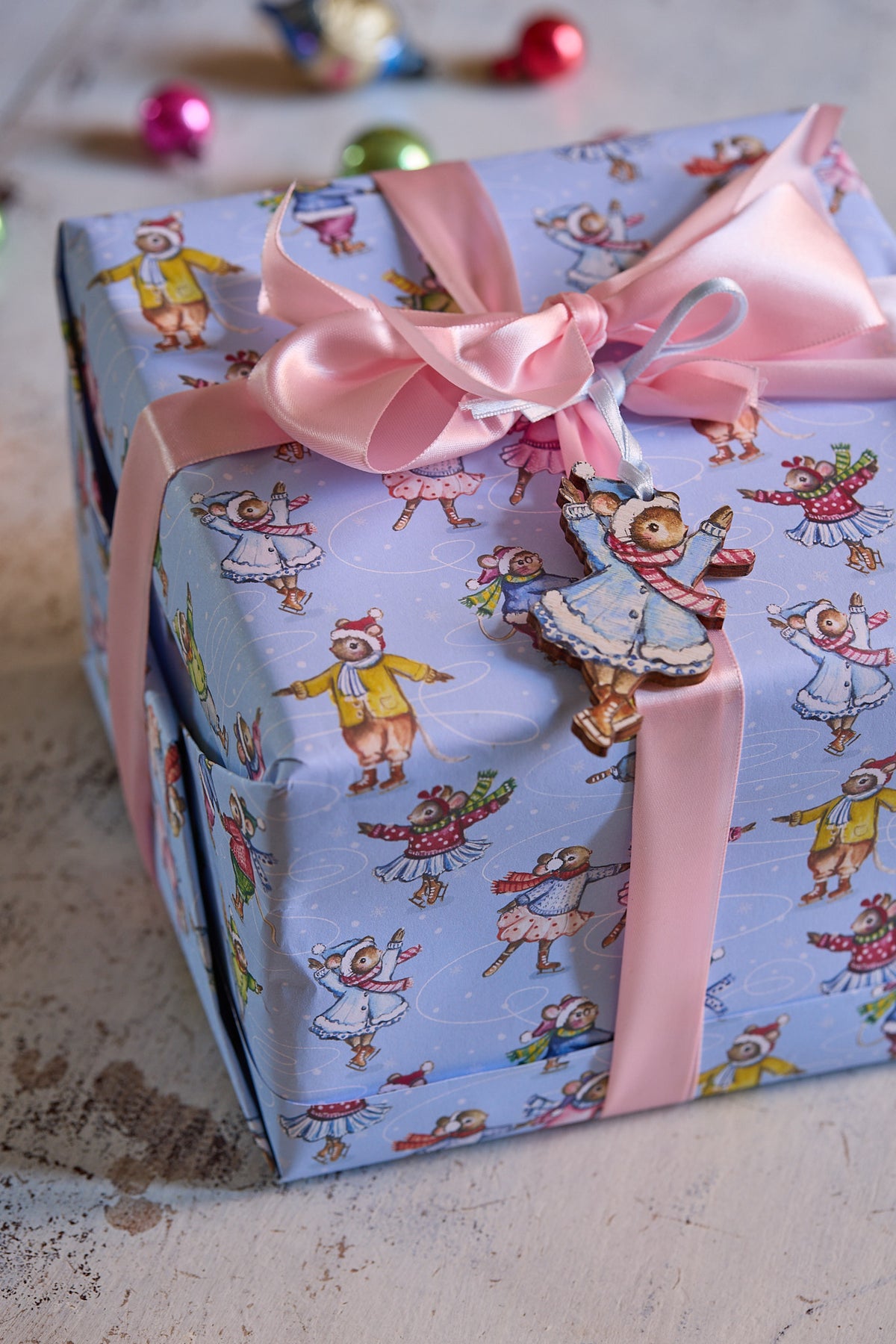 Skating Mice ~Deluxe Wrapping Paper