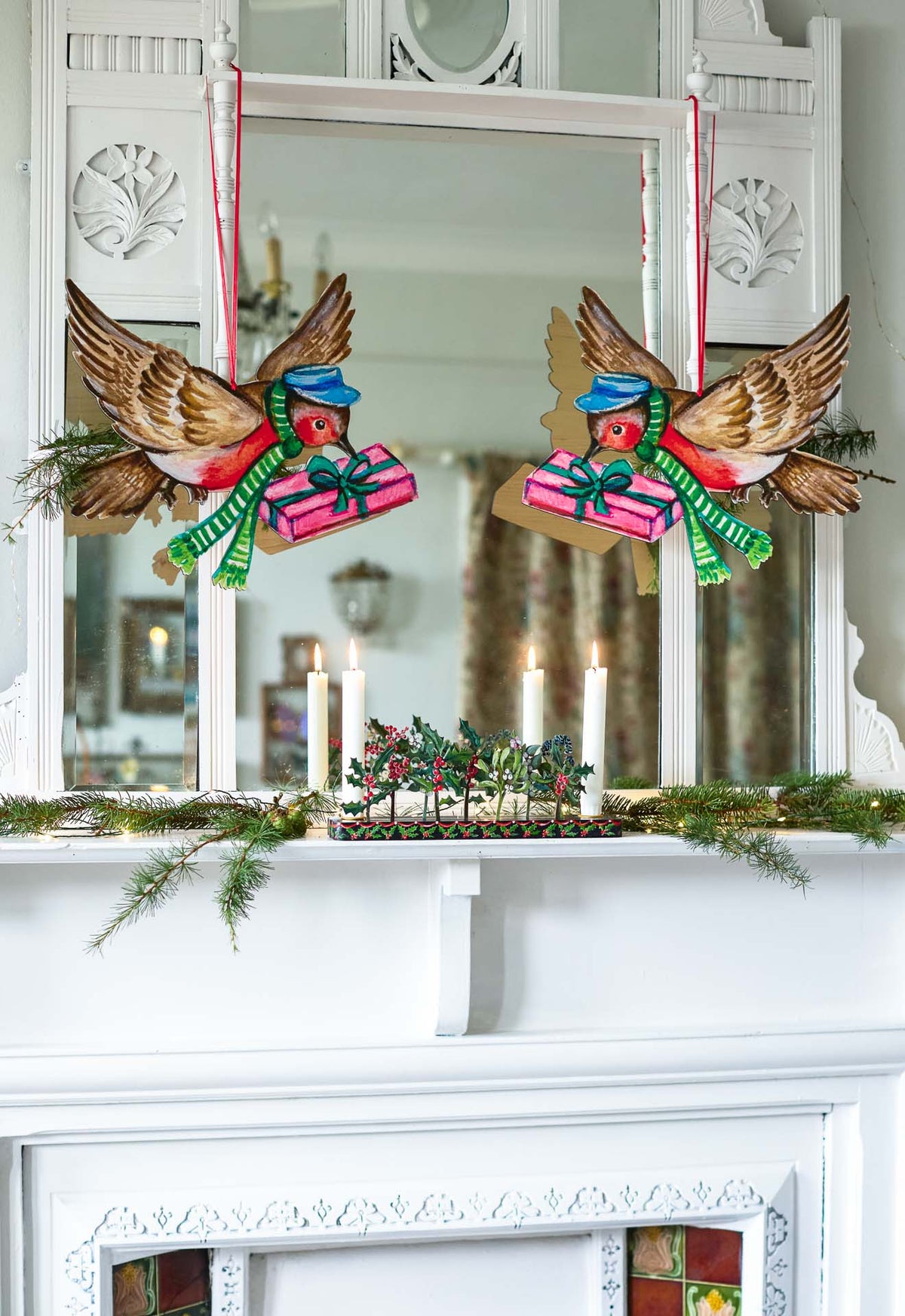 A Pair of Large Postman Robins ~ Hanging Wooden Decorations