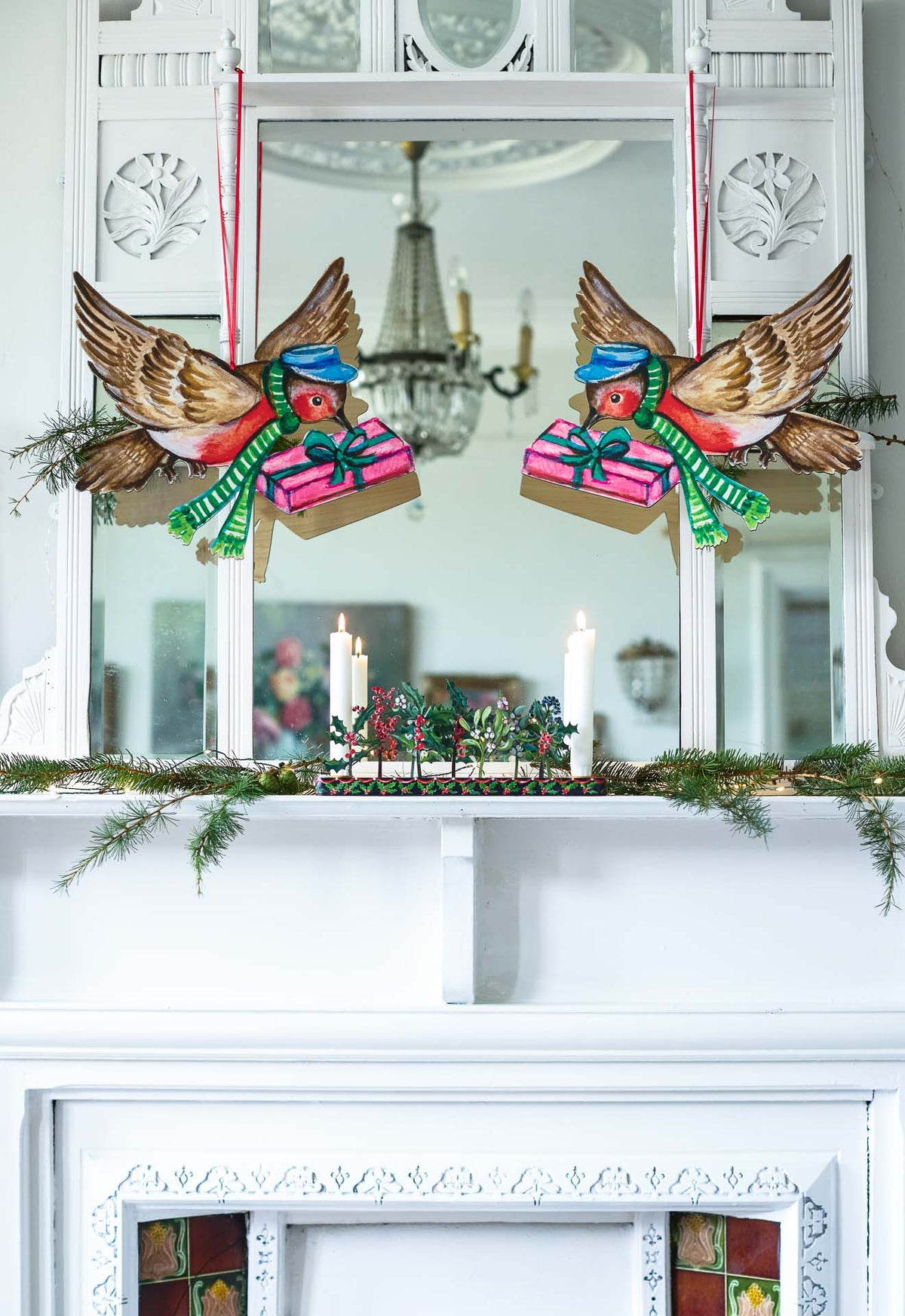 A Pair of Large Postman Robins ~ Hanging Wooden Decorations
